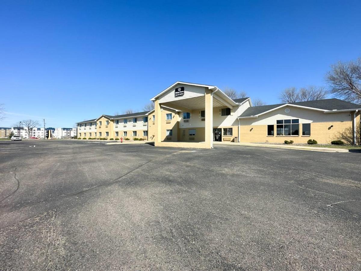 Blaine Town Inn & Suites Exterior photo